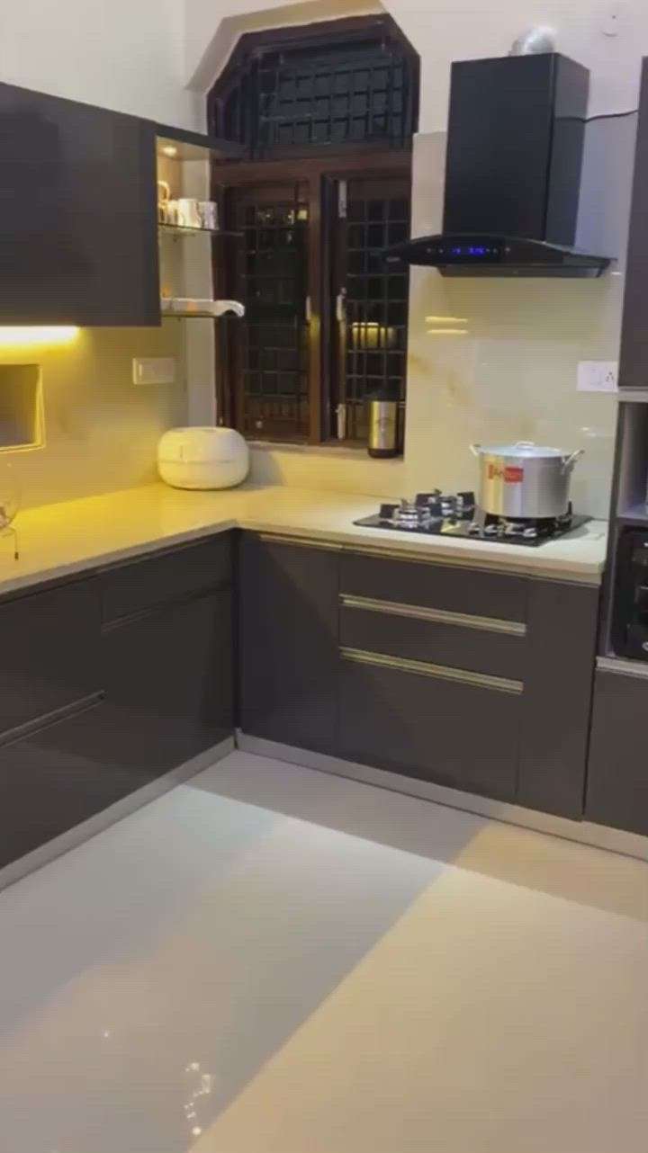 Kitchen Designs by Carpenter akil carpenter, Gurugram | Kolo