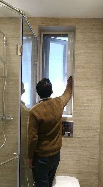 Bathroom, Window Designs by Building Supplies bishan dutt, Delhi | Kolo