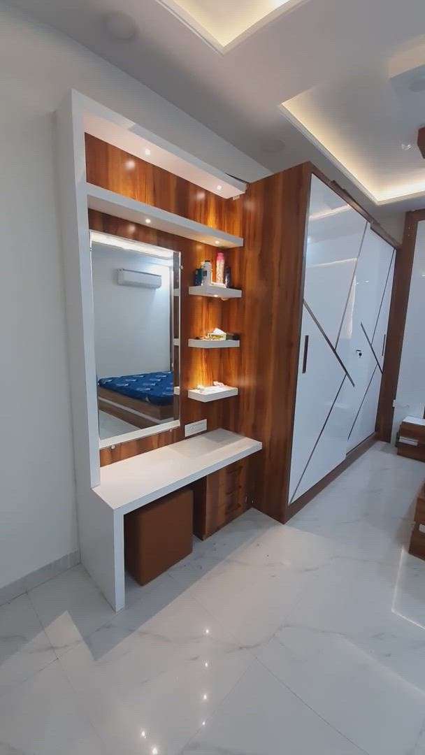 Bedroom Designs by Contractor ROYAL CONTRACTOR   DECOR, Faridabad | Kolo