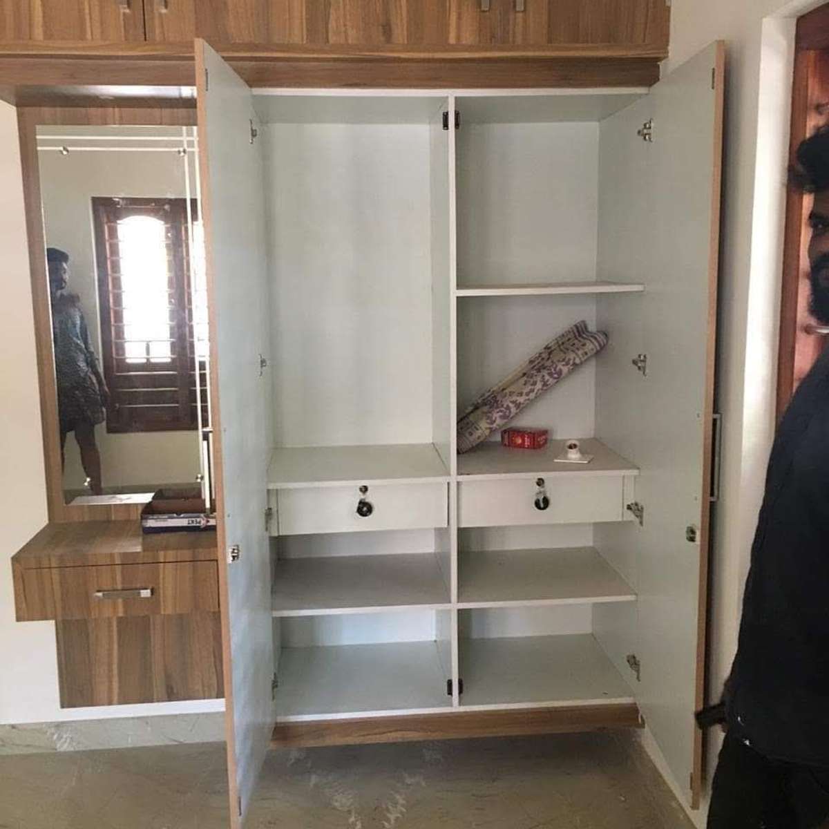 Kitchen, Storage Designs by Carpenter Carpenter Labour , Ernakulam Kolo