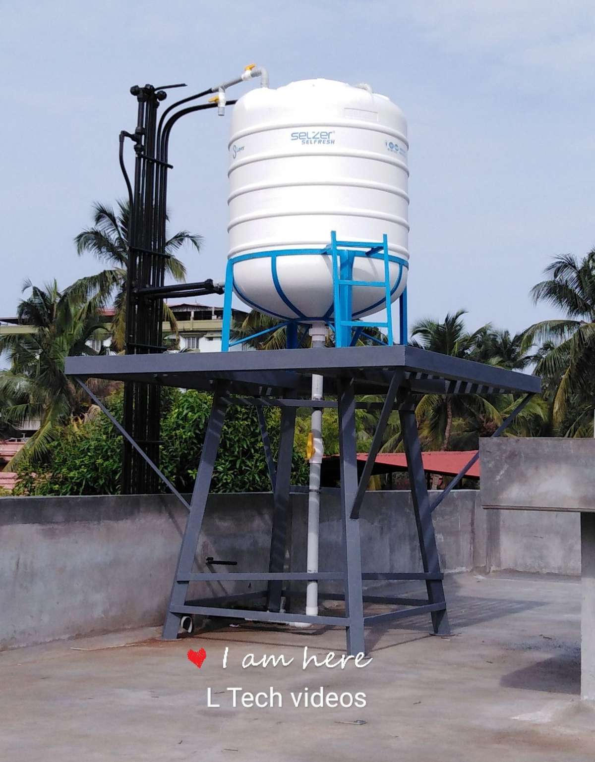 
Self cleaning Water tank