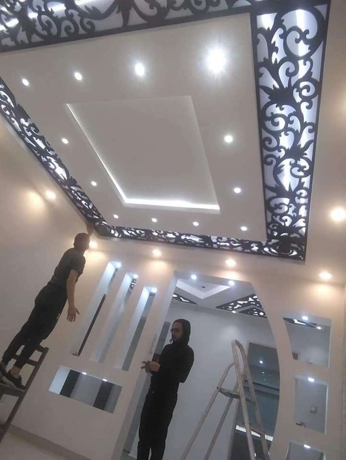 hi gypsum ceiling with multiwood cnc work aanu onnu ellavarum nokane
mob 9567749599