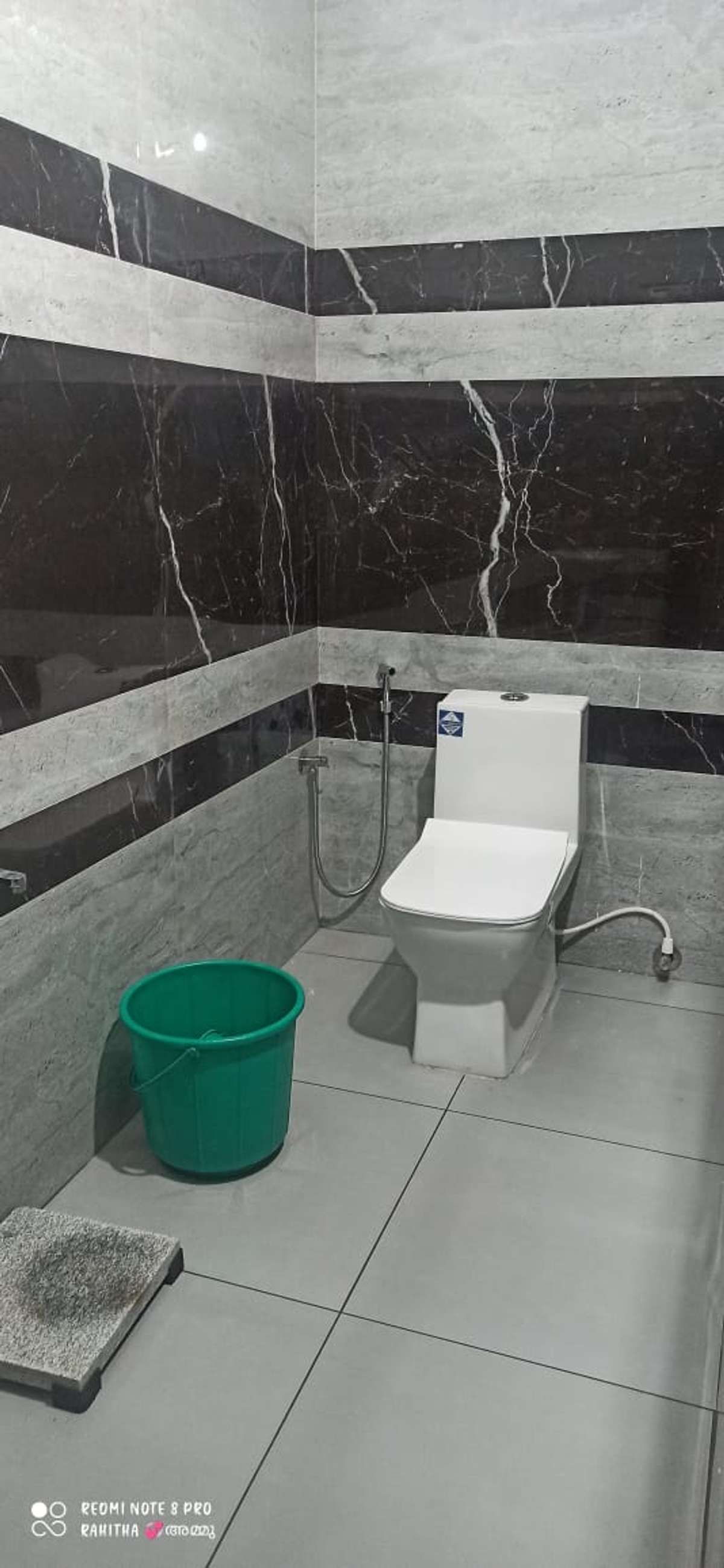 Bathroom Designs by Flooring kssumesh ks, Thrissur Kolo