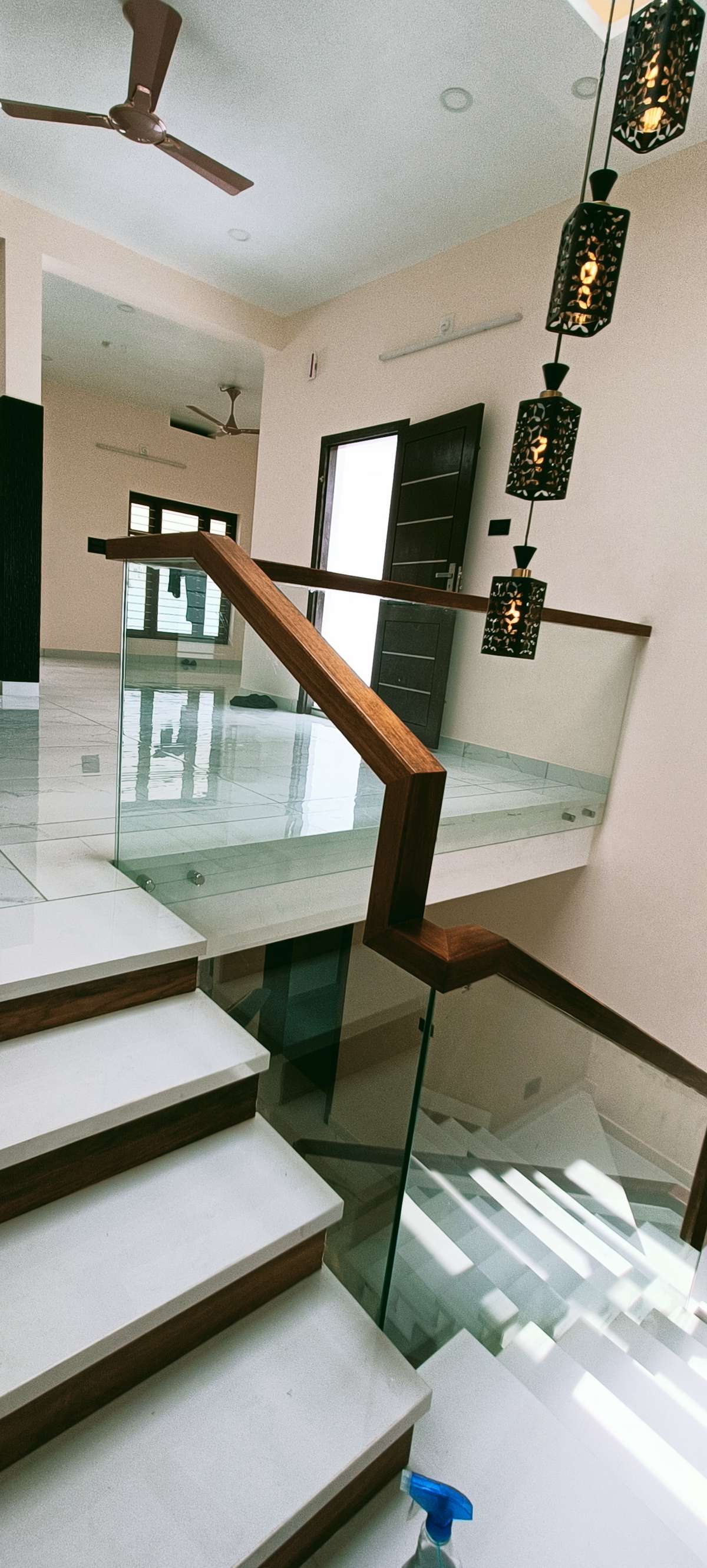 wood and glass #GlassHandRailStaircase
#premiumpots #StaircaseDecors #GlassStaircase