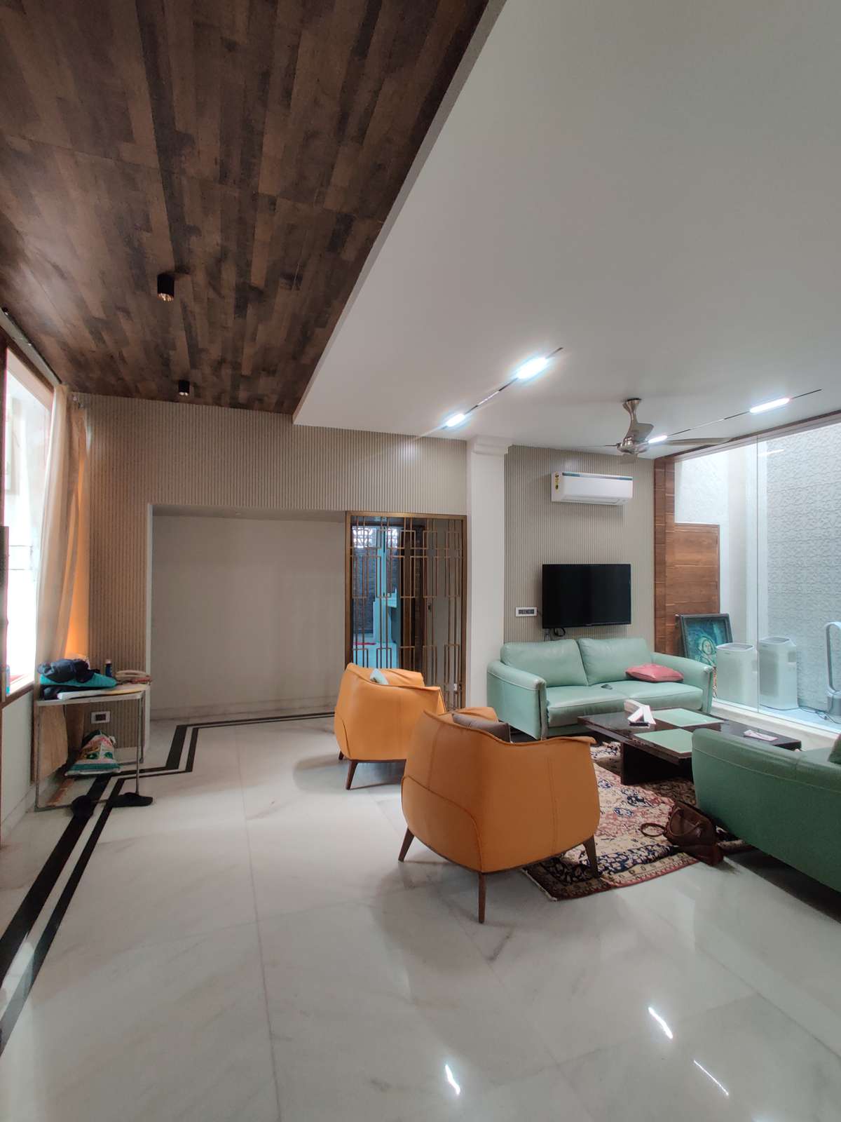Recently completed total interior renovation of a G+1 villa at Punjabi Bagh in a very minimalistic tone and light colours. Dramatic lights and ceiling elements add to the charm of the whole space.
#InteriorDesigner #Residencedesign #residenceinterior #Minimalistic #greys #architecturedesigns #Architect #Architectural&Interior #CelingLights #Simplestyle