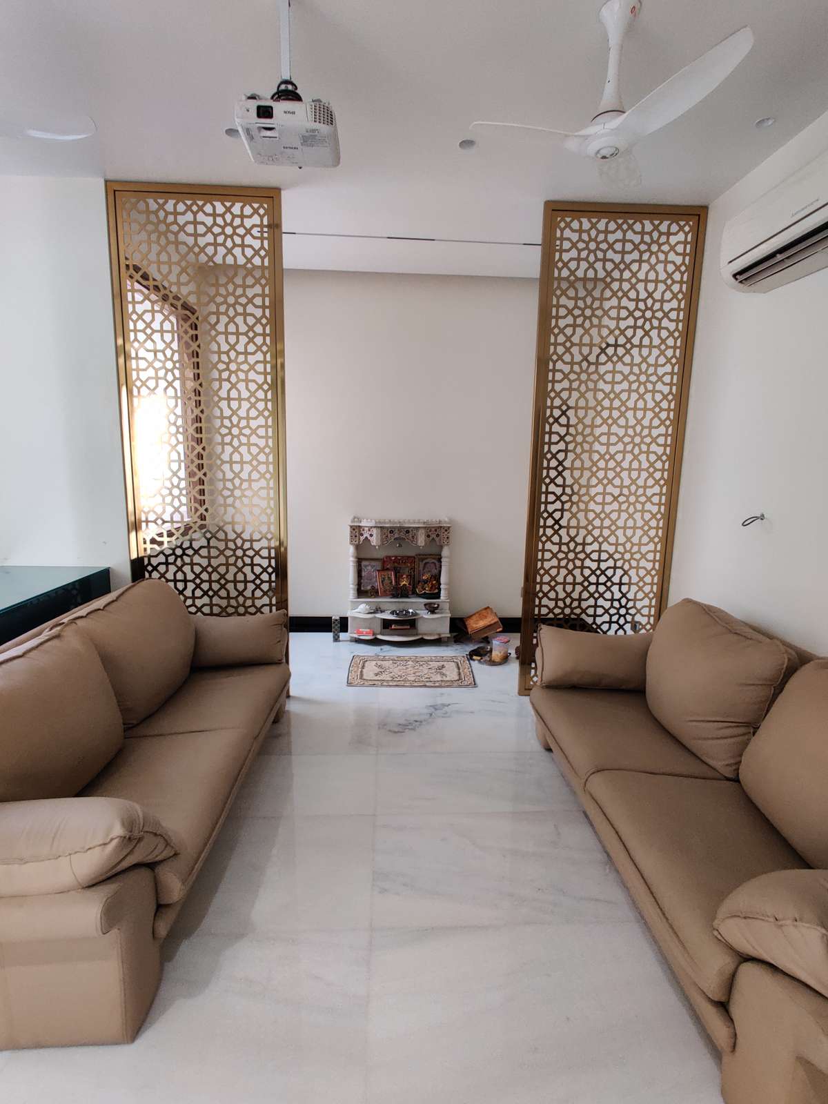 Recently completed total interior renovation of a G+1 villa at Punjabi Bagh in a very minimalistic tone and light colours. Dramatic lights and ceiling elements add to the charm of the whole space.
#InteriorDesigner #Residencedesign #residenceinterior #Minimalistic #greys #architecturedesigns #Architect #Architectural&Interior #CelingLights #Simplestyle