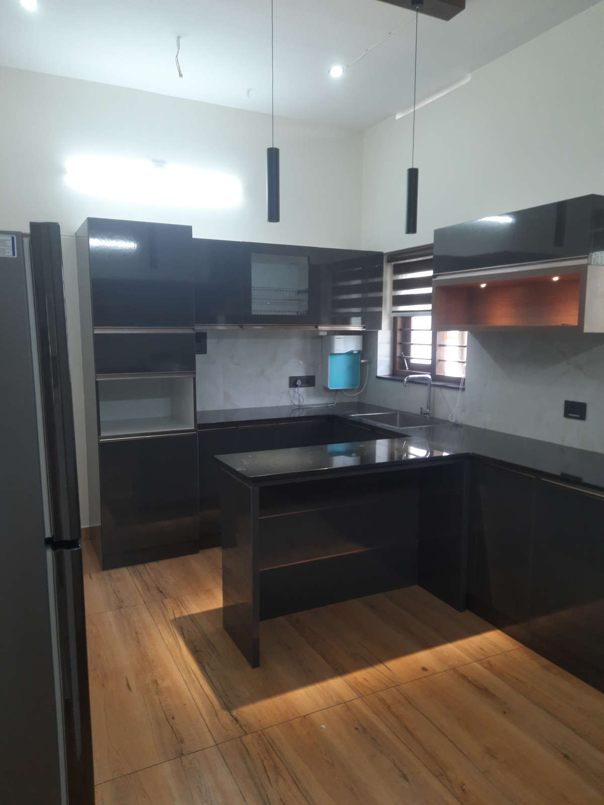 Kitchen Designs by Civil Engineer Roy Kurian, Thiruvananthapuram Kolo