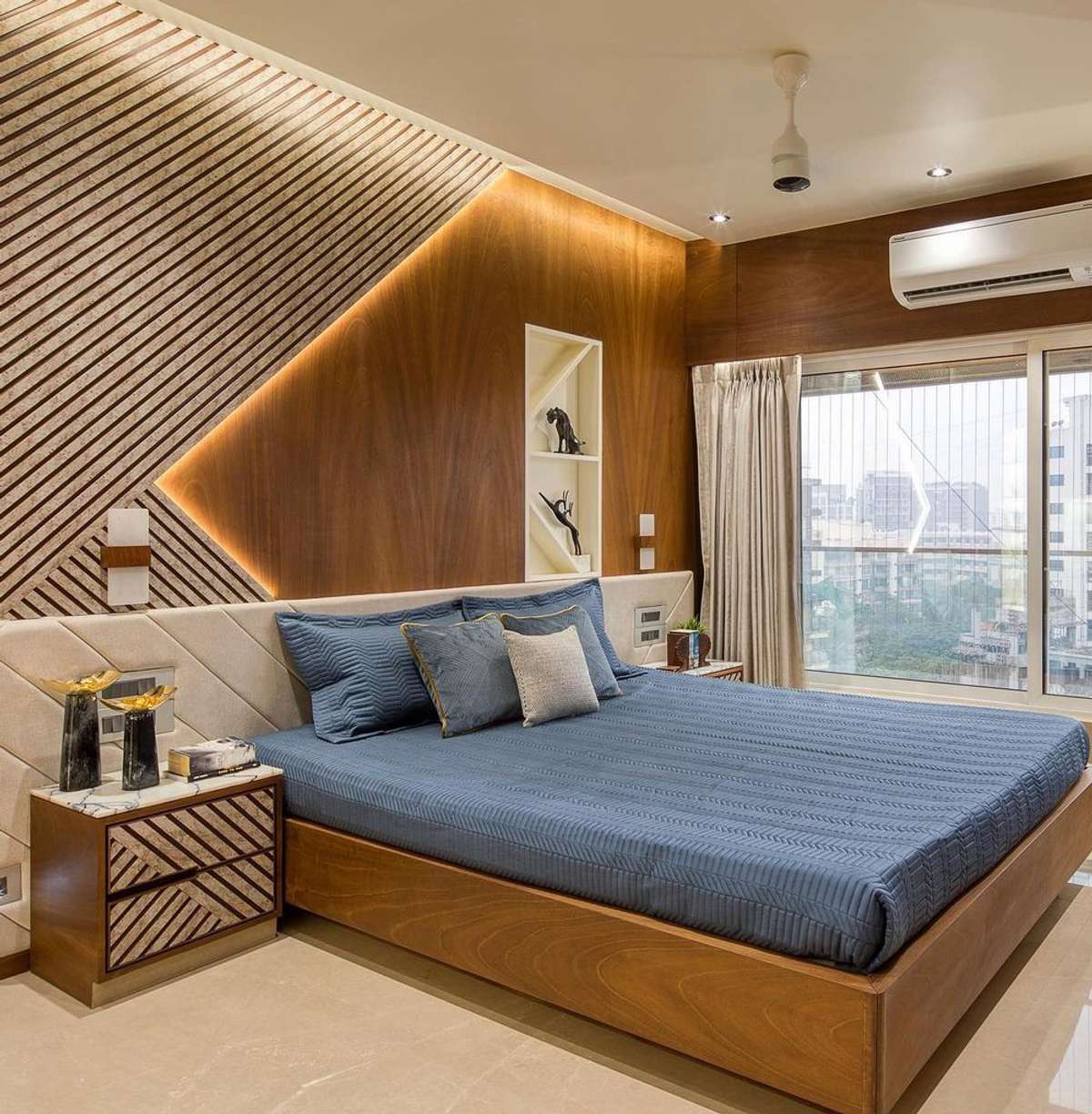 Bed room design 

#KeralaStyleHouse #MasterBedroom #KingsizeBedroom #BedroomDesigns #ooty