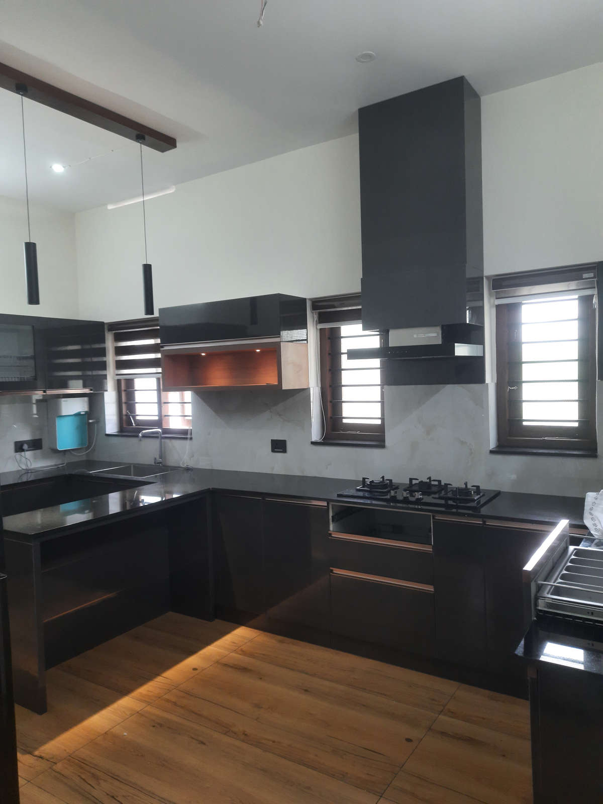 Kitchen Designs by Civil Engineer Roy Kurian, Thiruvananthapuram Kolo