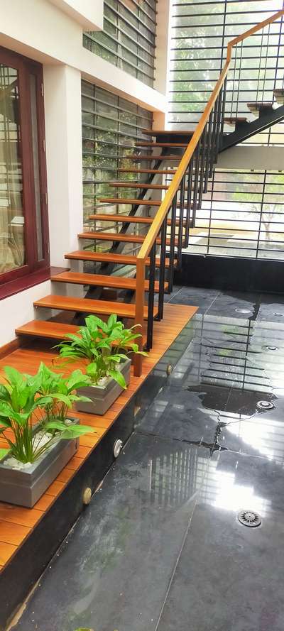 Staircase Designs by Civil Engineer Shukoor Thottingal Mastech, Palakkad | Kolo