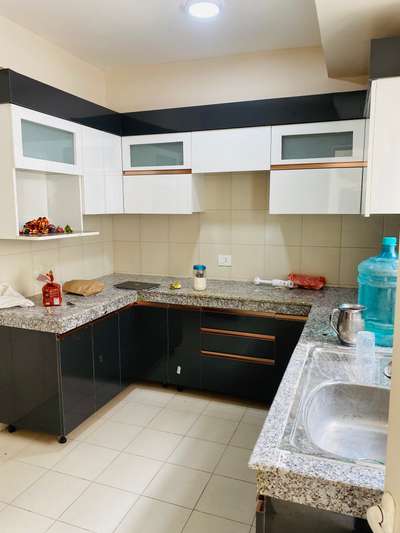 Kitchen, Storage Designs by Contractor liza home interior, Noida | Kolo