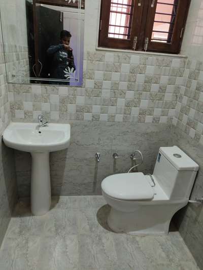 Bathroom Designs by Contractor Shafiq  Qureshi , Jaipur | Kolo