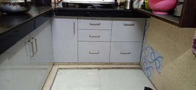 Kitchen, Storage Designs by Carpenter Ghaziabad furniture house Fazal Shaifi, Ghaziabad | Kolo