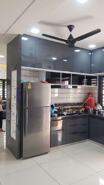 Kitchen, Storage Designs by Carpenter shanu saifi, Pune | Kolo