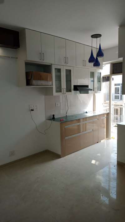 Kitchen, Storage Designs by Carpenter Gulfaam Karpentar, Gurugram | Kolo