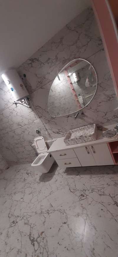 Bathroom, Flooring Designs by Glazier ijm ansari , Indore | Kolo