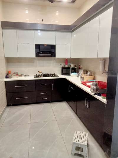 Kitchen, Storage, Flooring Designs by Carpenter Rajeev Kumar Rajeev Kumar, Panipat | Kolo