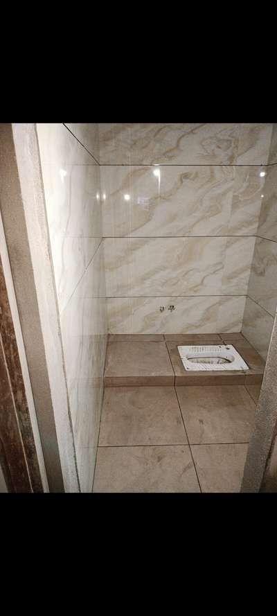Bathroom Designs by Flooring Ameen Patel, Dewas | Kolo
