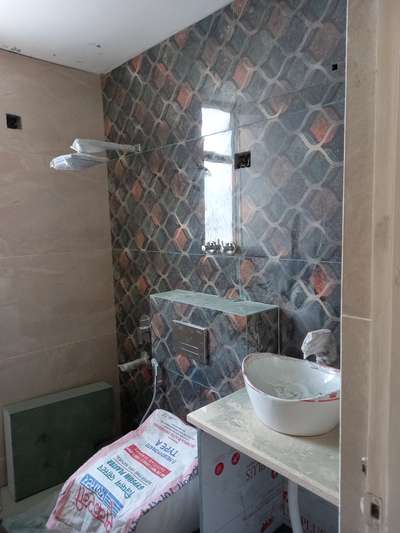 Bathroom Designs by Contractor virender kumar interiors Infra, Ghaziabad | Kolo