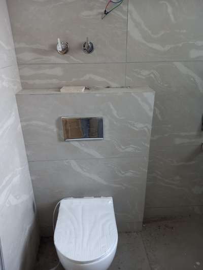 Bathroom Designs by Contractor virender kumar interiors Infra, Ghaziabad | Kolo