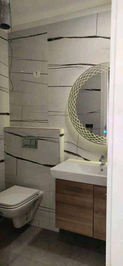 Bathroom Designs by Contractor rohan pal, Delhi | Kolo