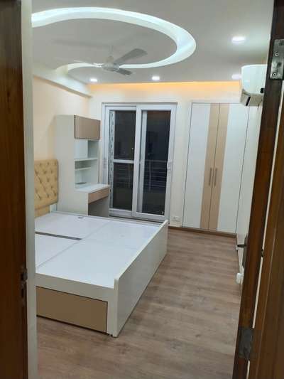 Bedroom, Furniture, Storage, Lighting, Ceiling Designs by Contractor Noorshad Alam, Gautam Buddh Nagar | Kolo