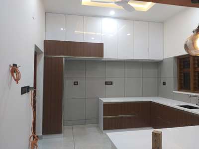 Kitchen, Storage Designs by Carpenter Mr Hasan Cr , Delhi | Kolo