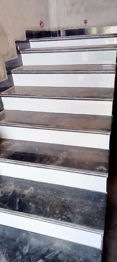 Staircase Designs by Contractor Akram Khan, Bhopal | Kolo