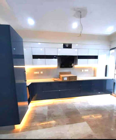 Kitchen, Lighting, Storage Designs by Interior Designer श्री करधर Interior Solution, Indore | Kolo