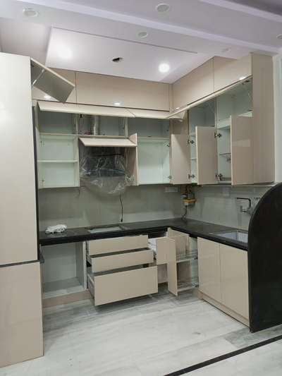 Kitchen, Storage Designs by Interior Designer SAMS DESIGNS, Delhi | Kolo