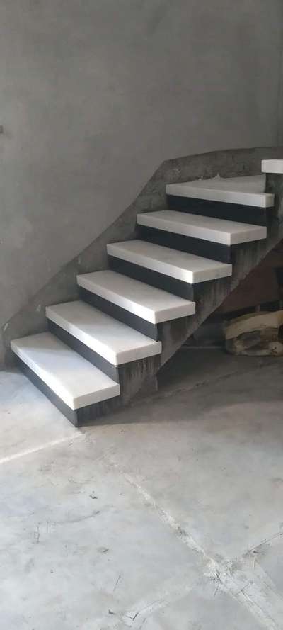 Staircase Designs by Contractor Shahid Khan, Bhopal | Kolo