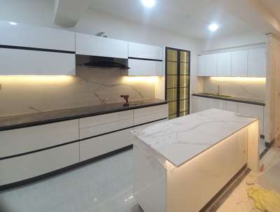 Kitchen, Lighting, Storage Designs by Carpenter Hamza malik, Gurugram | Kolo
