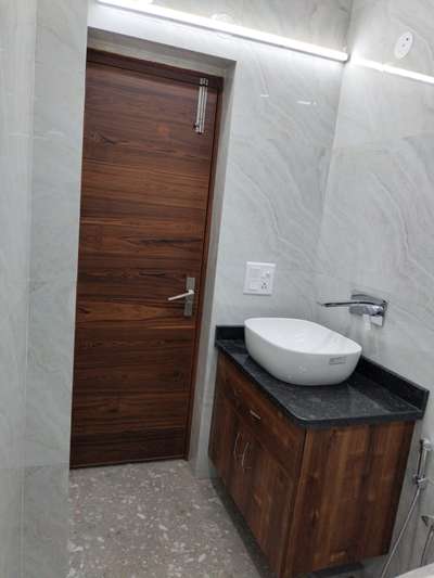 Bathroom, Door Designs by Carpenter Jahamat Hussain, Delhi | Kolo