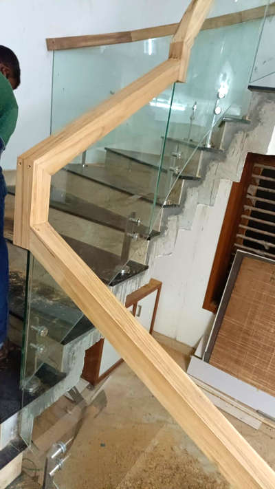 Staircase Designs by Glazier Zahid Paroth P, Kannur | Kolo