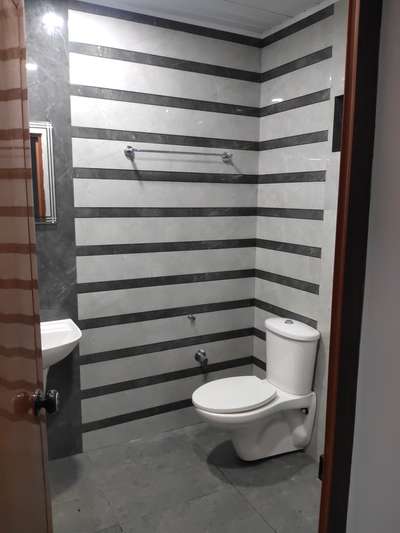 Bathroom, Wall Designs by Flooring Sheron Ps, Ernakulam | Kolo