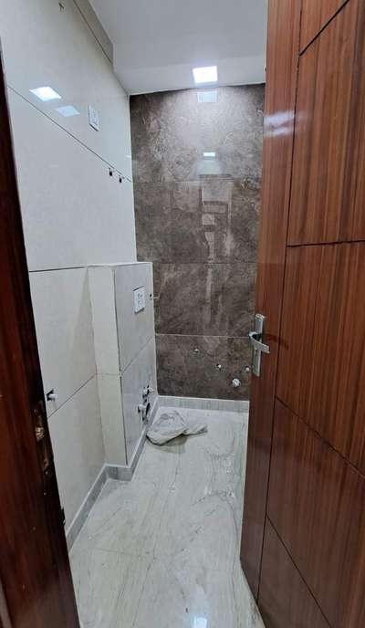 Bathroom, Door Designs by Contractor RR construction, Delhi | Kolo
