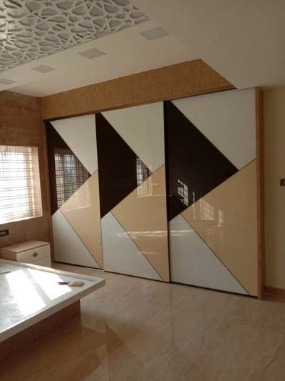 Ceiling, Furniture, Storage, Bedroom Designs by Interior Designer Komal Gahlyan, Panipat | Kolo