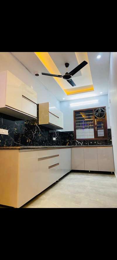 Kitchen, Lighting, Storage Designs by Carpenter Mohd sanu, Noida | Kolo