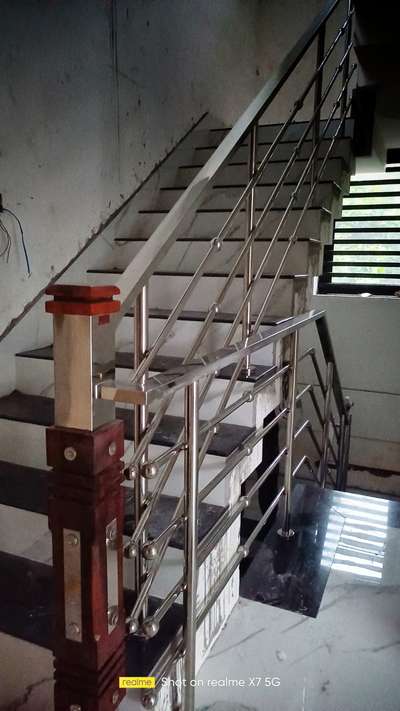 Staircase Designs by Fabrication & Welding Salim Pushpangadhan, Pathanamthitta | Kolo
