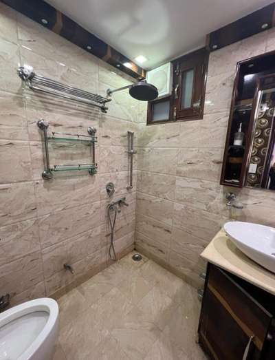 Bathroom Designs by Contractor RR construction , Delhi | Kolo