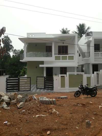 Exterior, Outdoor Designs by Painting Works Sunil Ben, Thiruvananthapuram | Kolo