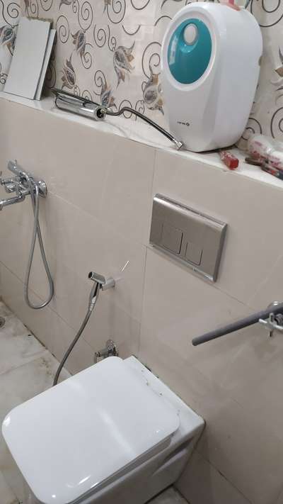 Bathroom Designs by Plumber MKD Pradhan, Delhi | Kolo