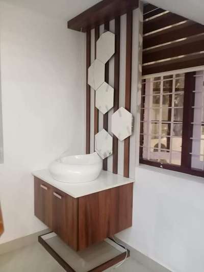 Bathroom, Storage Designs by Carpenter ഹിന്ദി Carpenters  99 272 888 82, Ernakulam | Kolo