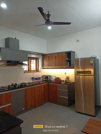 Kitchen, Lighting, Storage Designs by Carpenter Vishnu vforu, Alappuzha | Kolo
