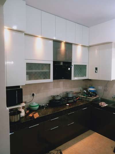 Kitchen, Lighting, Storage Designs by Carpenter Naim Saifi, Noida | Kolo