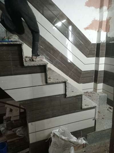 Staircase, Wall Designs by Building Supplies Mujahid Khan, Delhi | Kolo