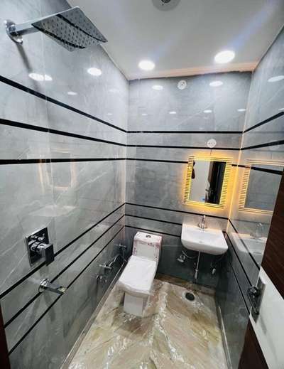 Bathroom, Lighting Designs by Contractor RR construction, Delhi | Kolo