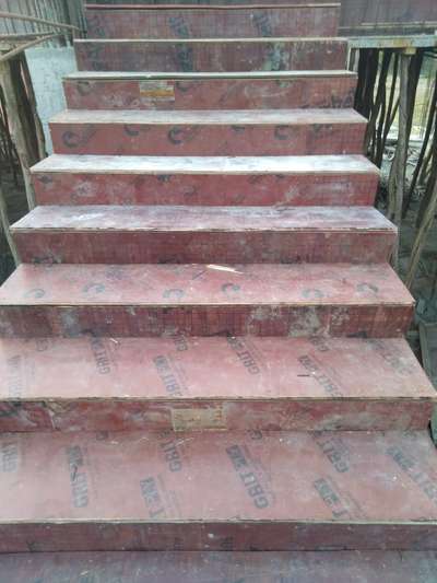 Staircase Designs by Contractor Harish Bhatt, Ghaziabad | Kolo