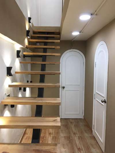Staircase, Door Designs by Contractor Aalam Chaudhary, Gurugram | Kolo