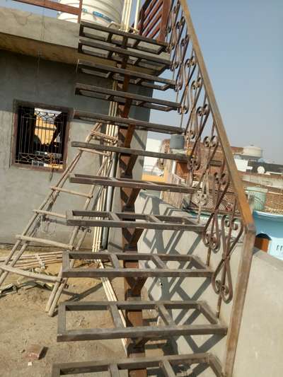 Staircase Designs by Contractor mohd anish, Ghaziabad | Kolo